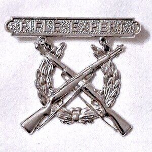 VTG US MARINE CORPS USMC RIFLE EXPERT QUALIFICATION  AWARD MEDAL CROSSED RIFLES
